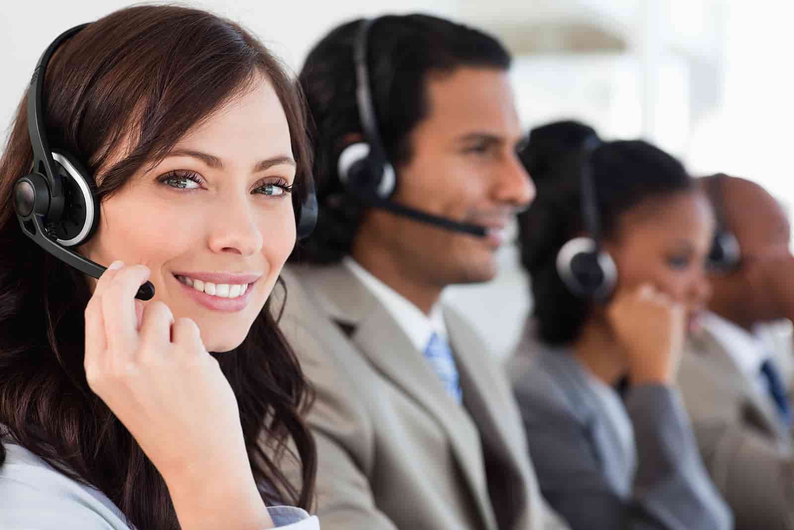 4 Benefits of Working with a Call Center