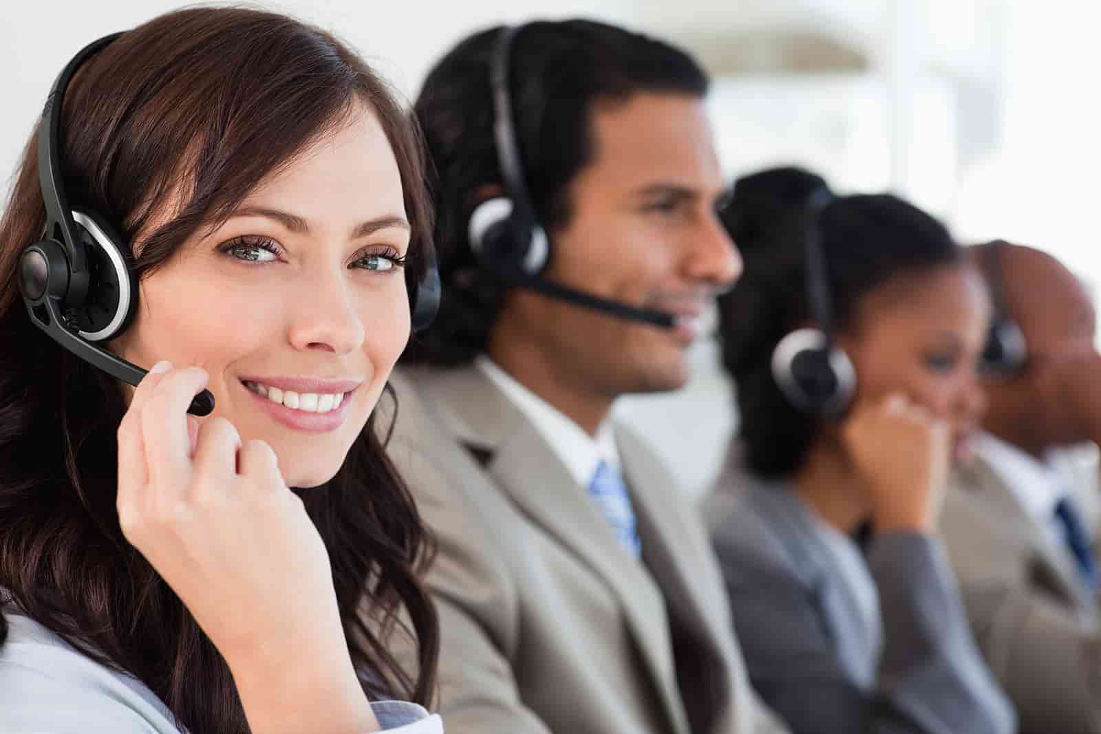 4 Benefits of Working with a Call Center
